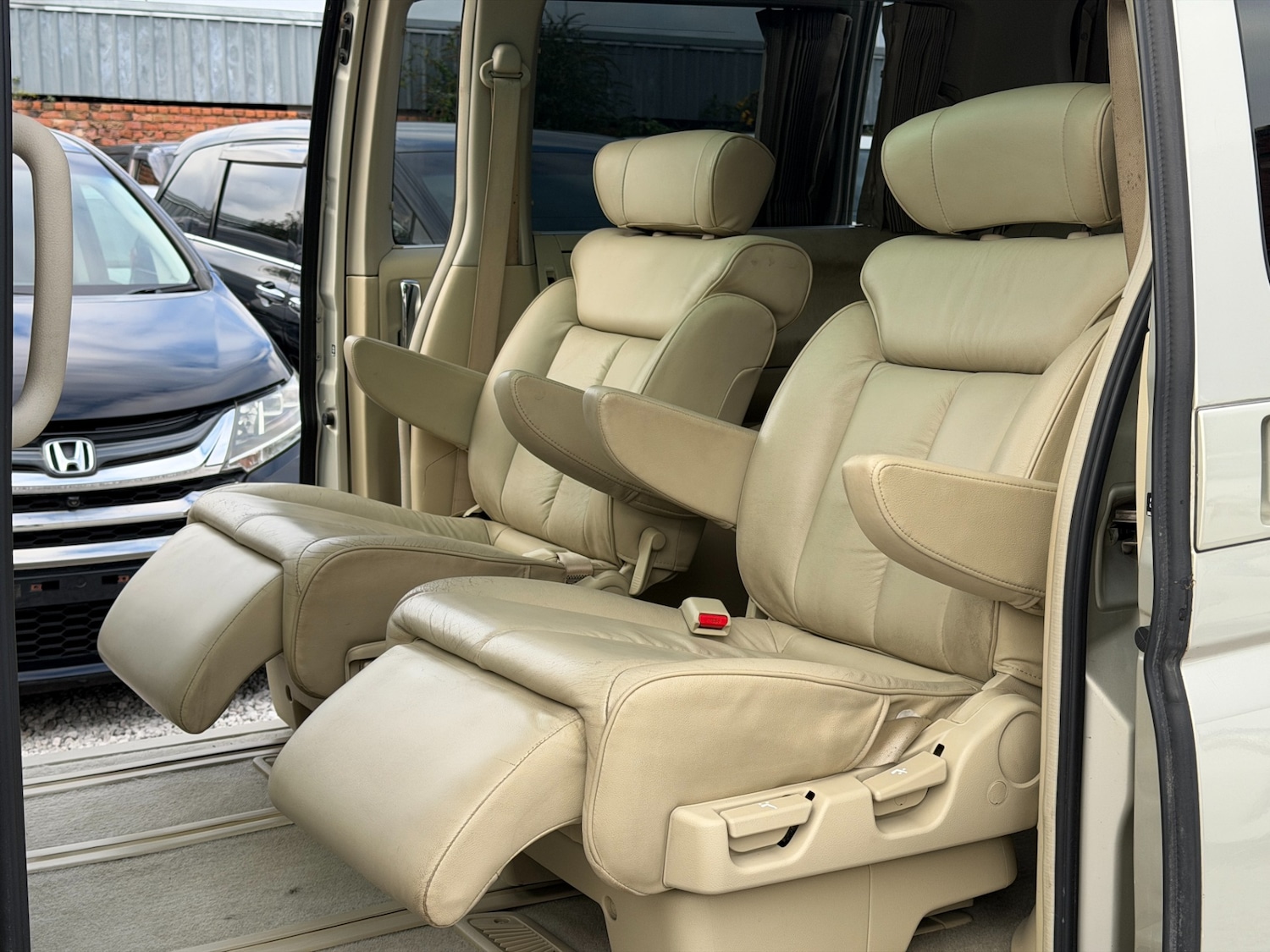 Used Nissan Elgrand 2006 for sale - 76545501: Photo 17