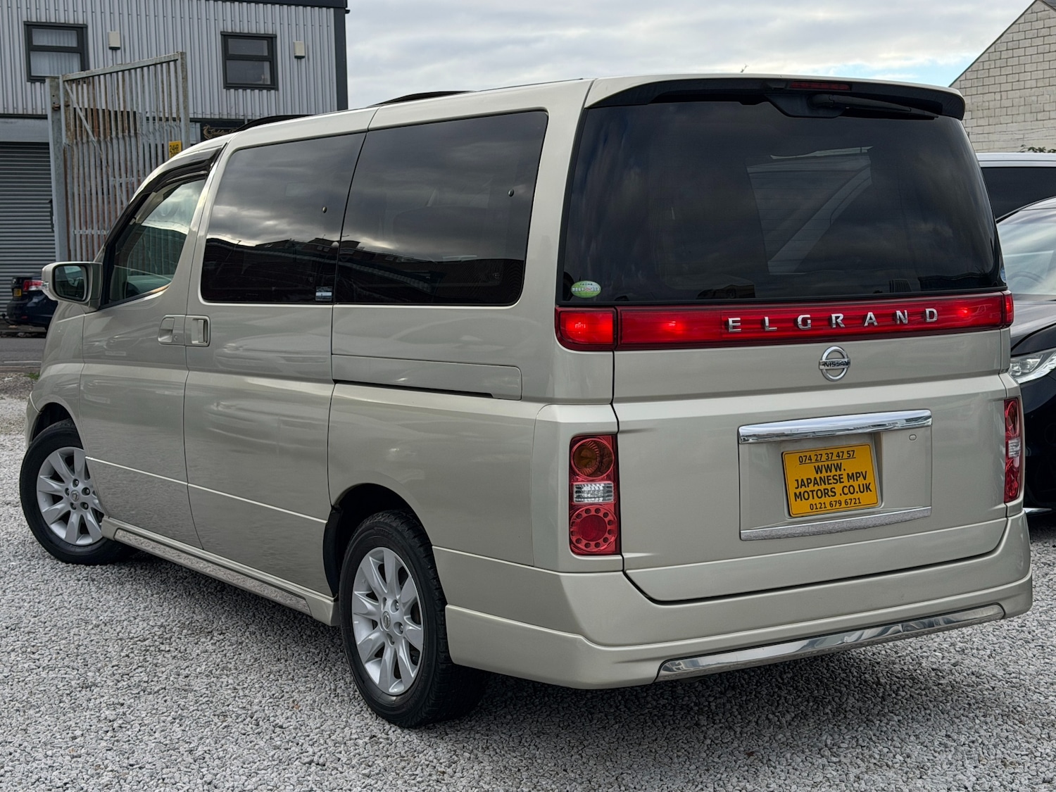 Used Nissan Elgrand 2006 for sale - 76545501: Photo 2