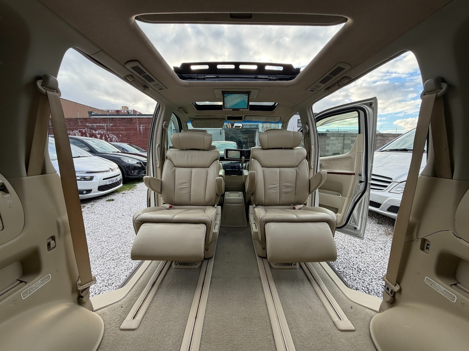 Used Nissan Elgrand 2006 for sale - 76545501: Photo 26