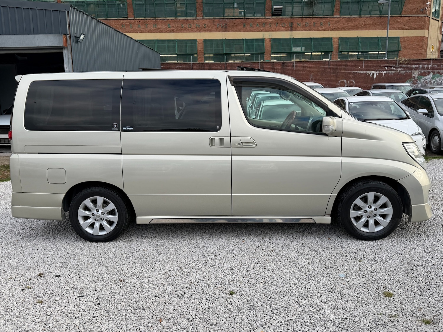 Used Nissan Elgrand 2006 for sale - 76545501: Photo 9