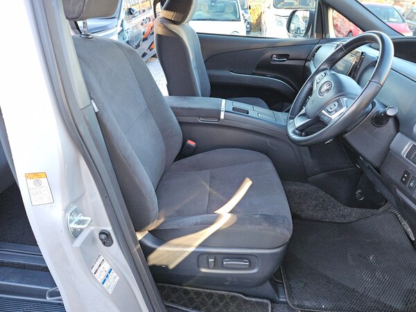 Used Toyota Estima 2017 for sale - 73542597: Photo 23