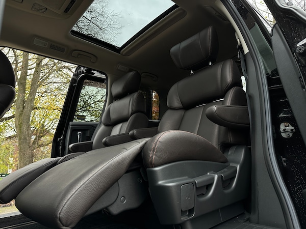 Used Nissan Elgrand 2010 for sale - 71046194: Photo 12