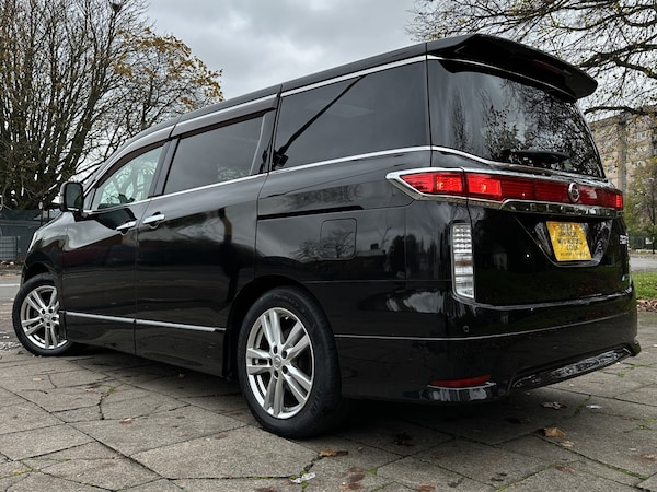 Used Nissan Elgrand 2010 for sale - 71046194: Photo 2