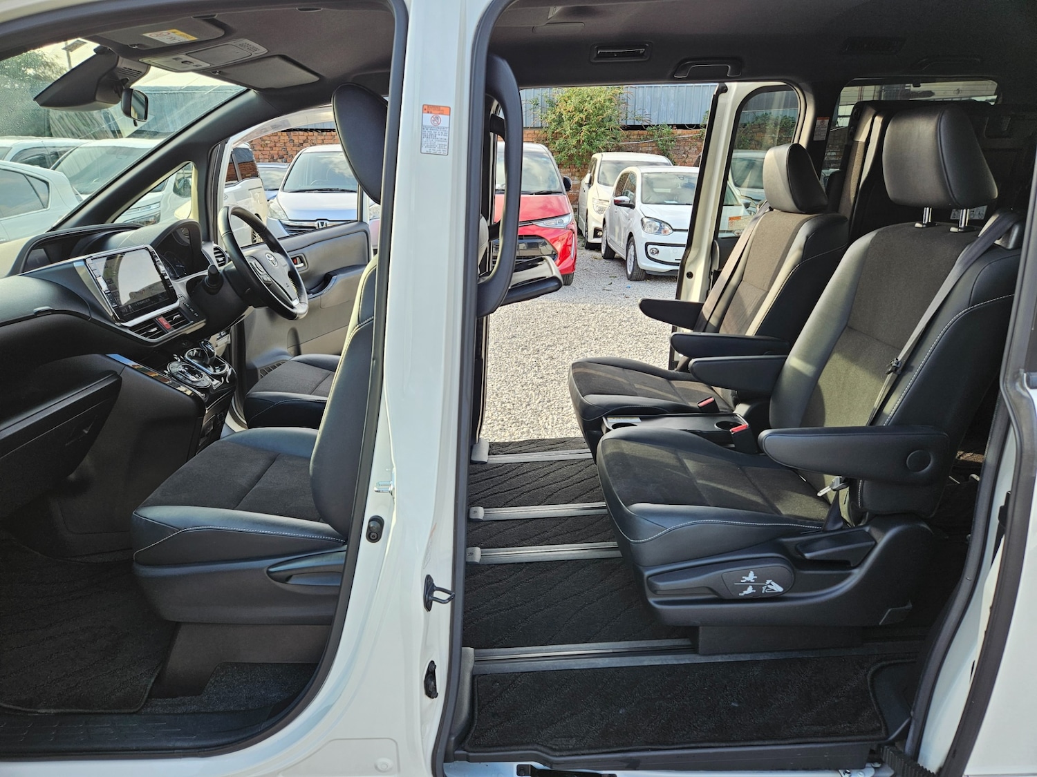 Used Toyota Voxy 2026 for sale - 78213760: Photo 32