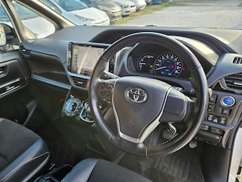 Used Toyota Voxy 2026 for sale - 78213760: Photo