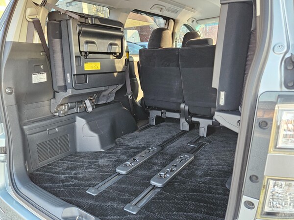 Used Toyota Vellfire 2010 for sale - 74881780: Photo 34