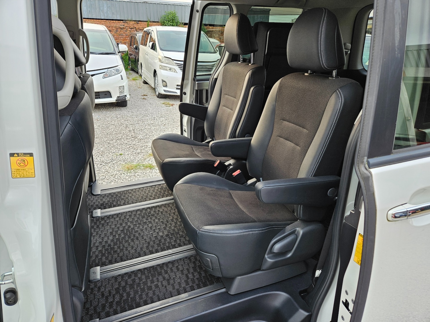 Used Toyota Voxy 2013 for sale - 77235383: Photo 10