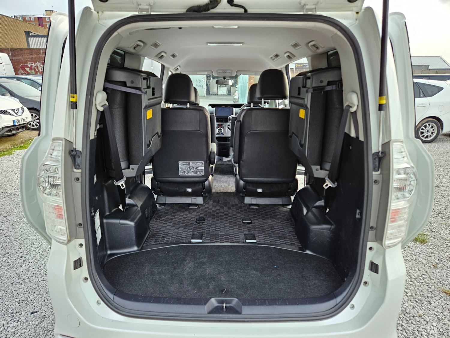 Used Toyota Voxy 2013 for sale - 77235383: Photo 12