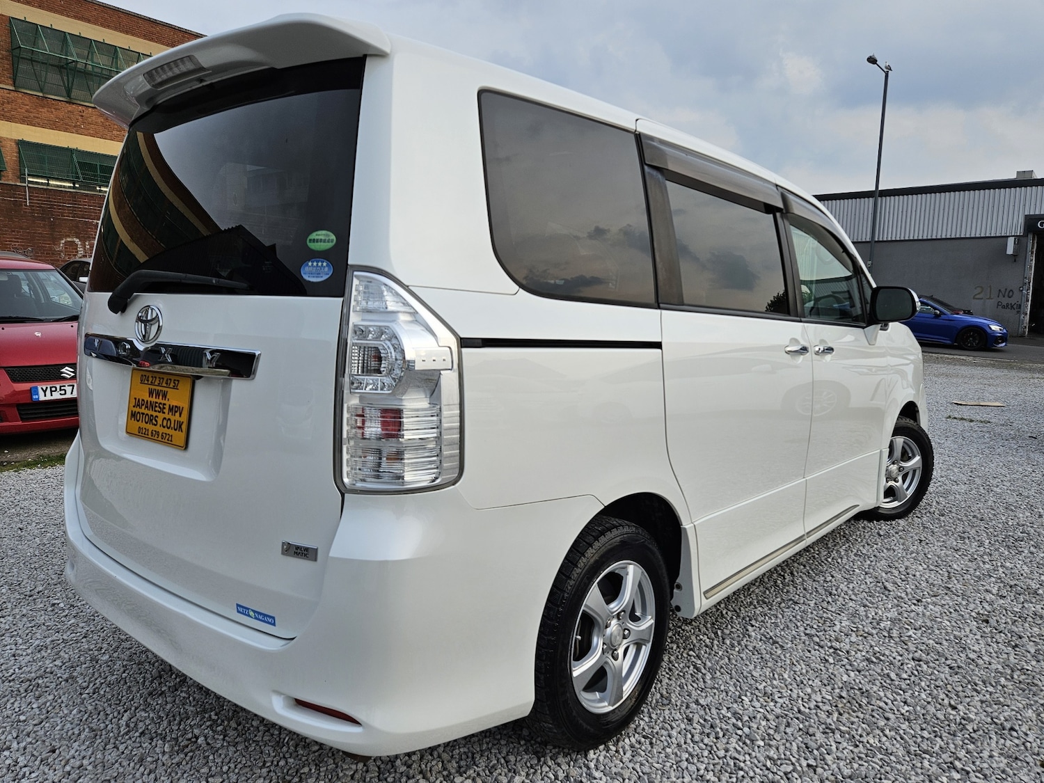 Used Toyota Voxy 2013 for sale - 77235383: Photo 2