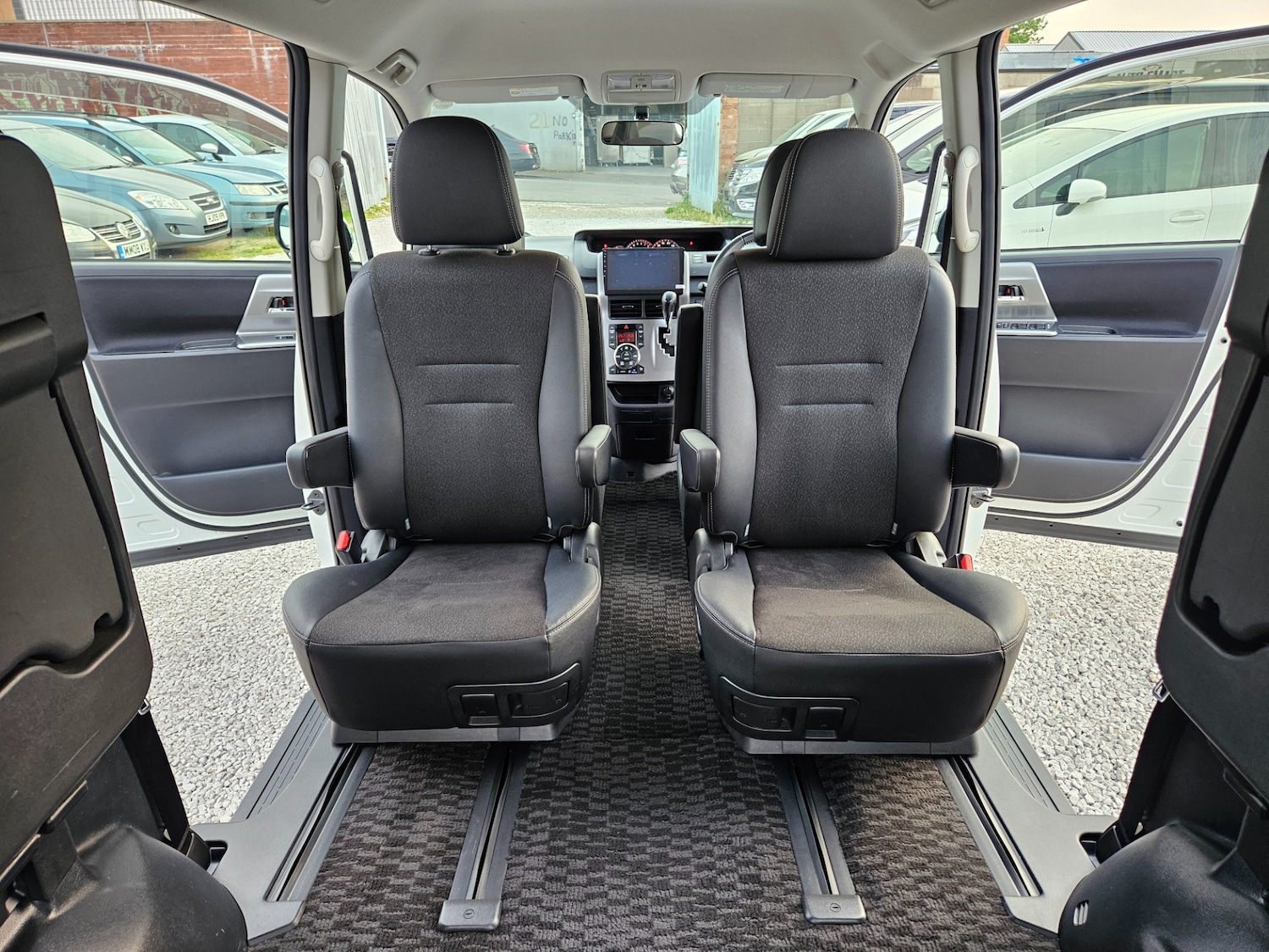 Used Toyota Voxy 2013 for sale - 77235383: Photo 21