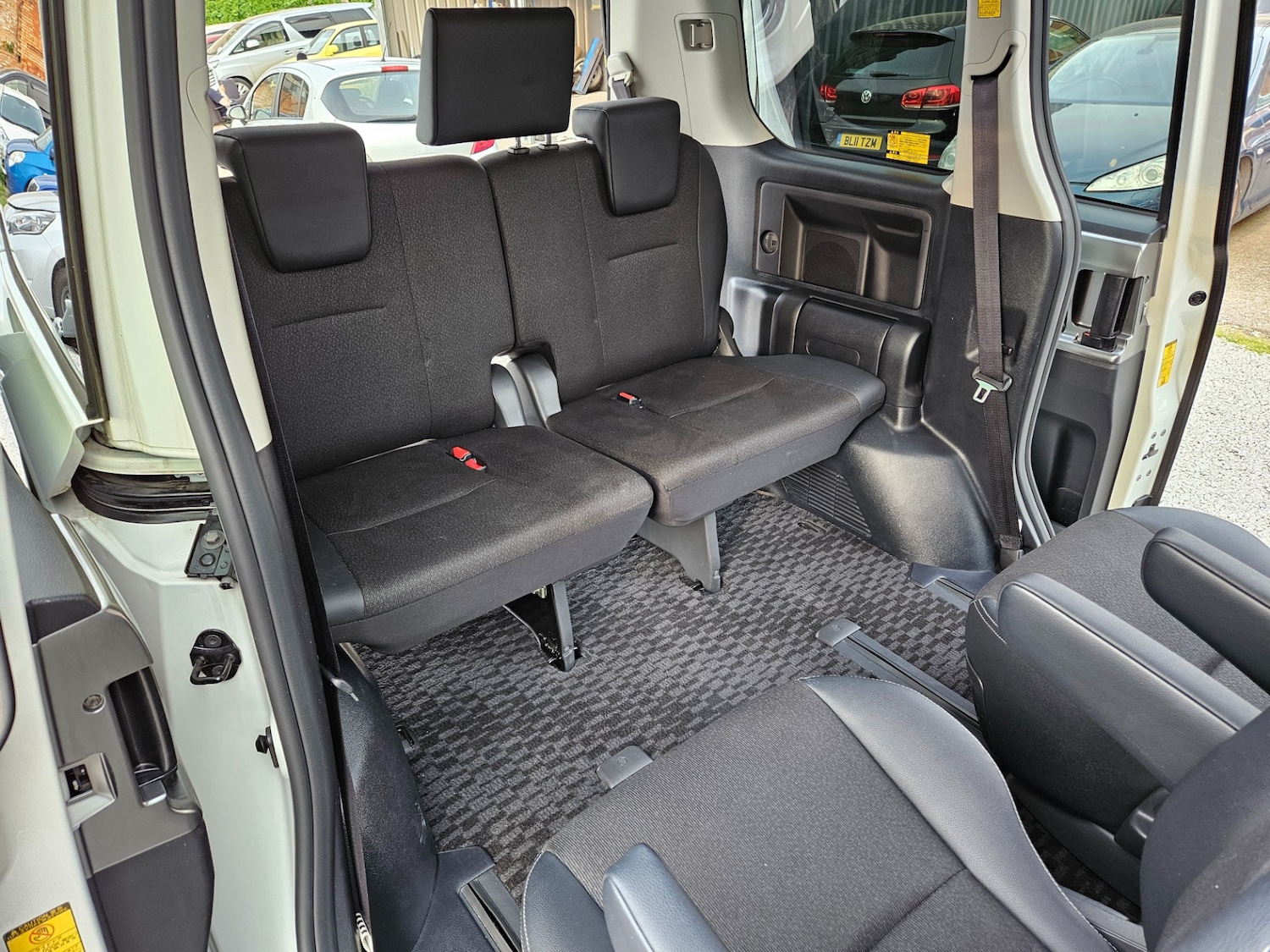 Used Toyota Voxy 2013 for sale - 77235383: Photo 22