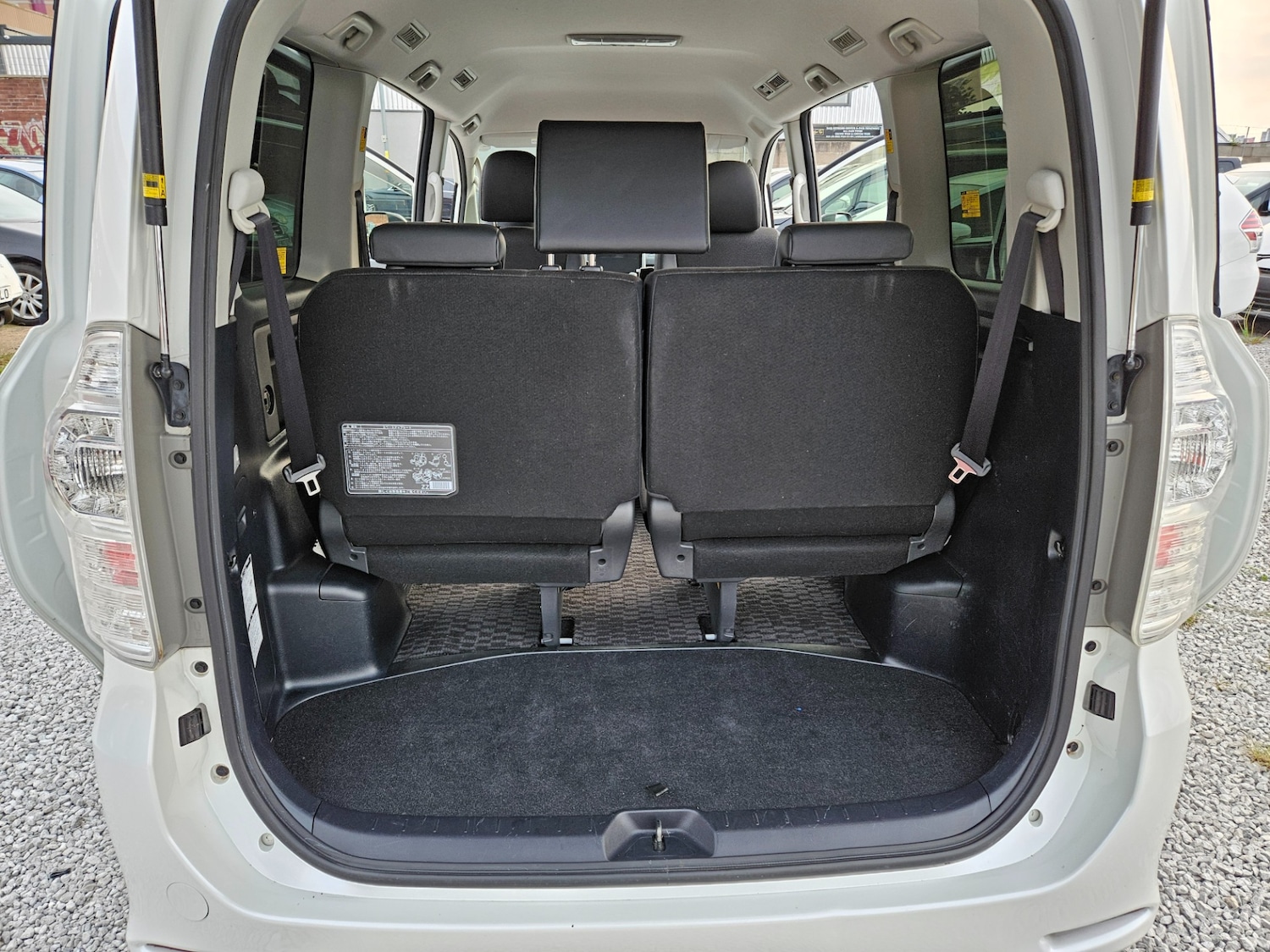 Used Toyota Voxy 2013 for sale - 77235383: Photo 23