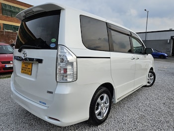 Used Toyota Voxy 2013 for sale - 77235383: Photo