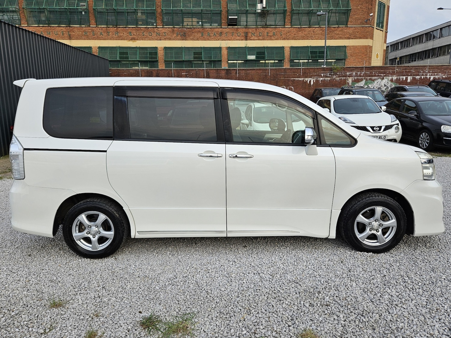 Used Toyota Voxy 2013 for sale - 77235383: Photo 30