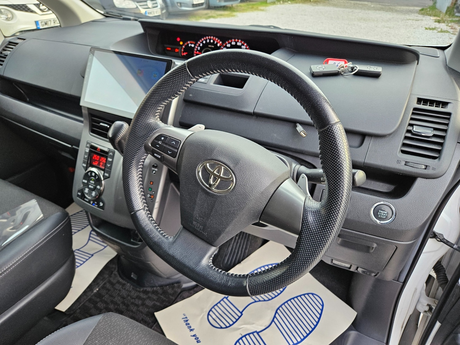 Used Toyota Voxy 2013 for sale - 77235383: Photo 34