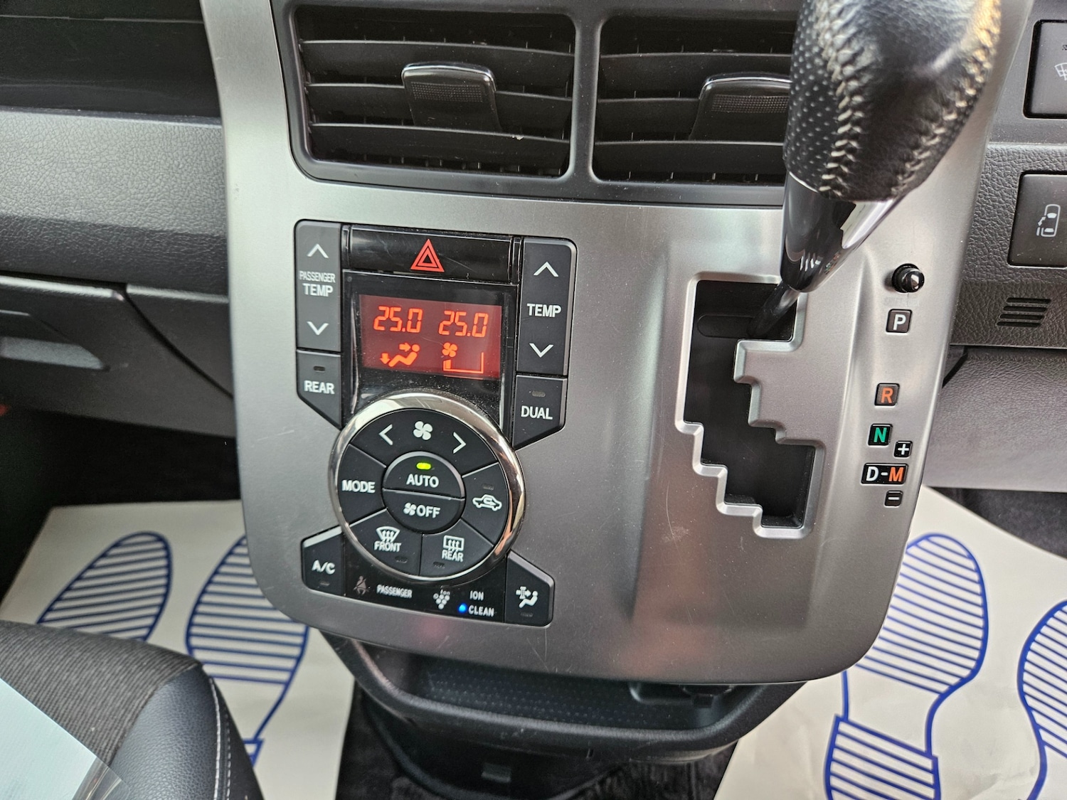 Used Toyota Voxy 2013 for sale - 77235383: Photo 35