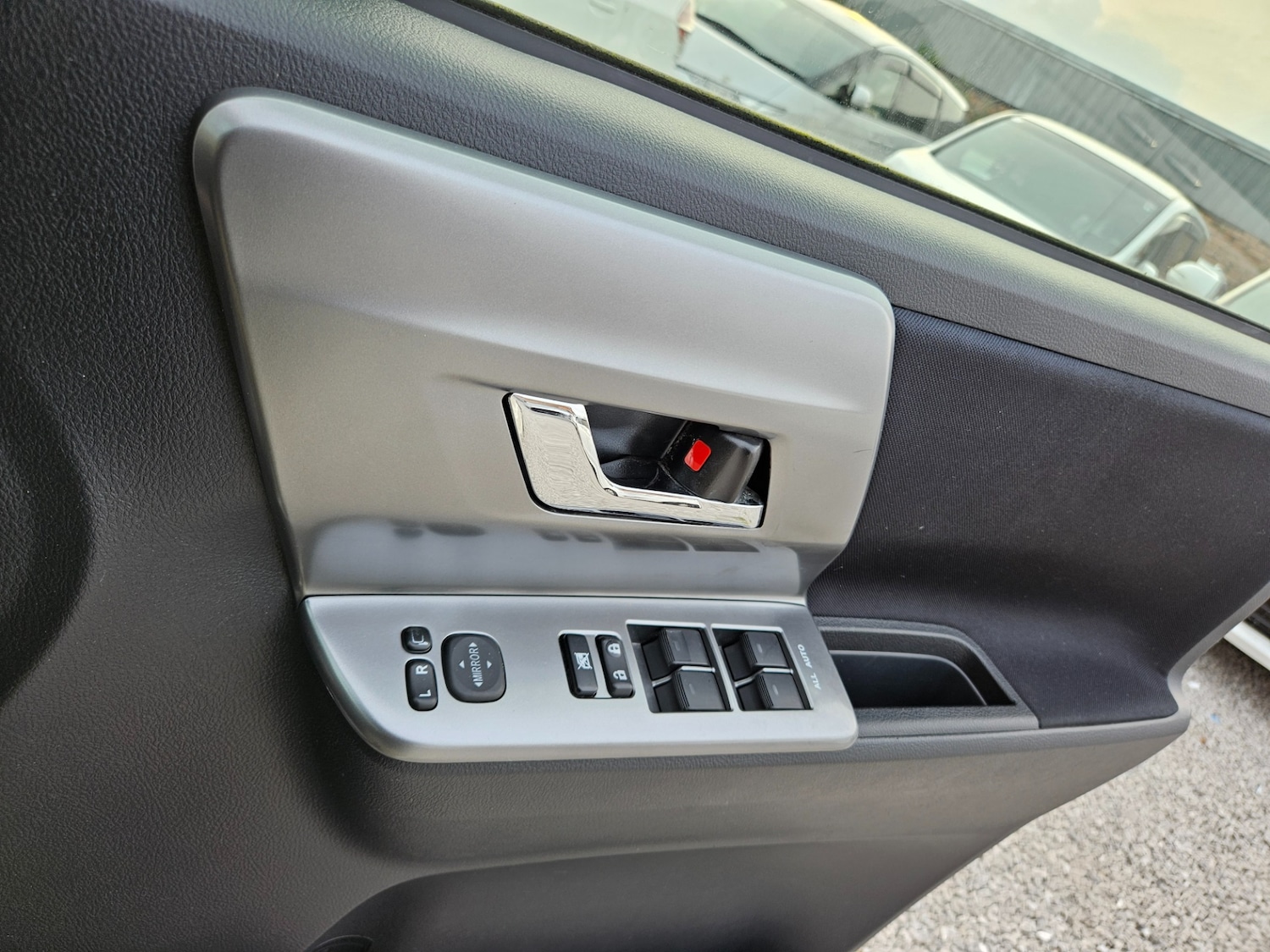 Used Toyota Voxy 2013 for sale - 77235383: Photo 36