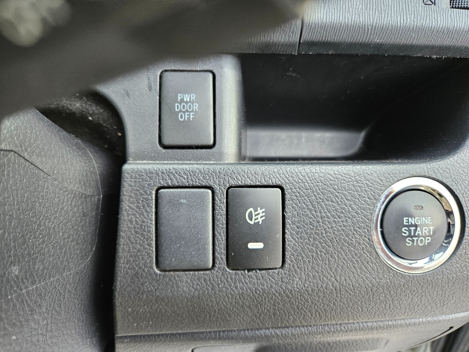 Used Toyota Voxy 2013 for sale - 77235383: Photo 38