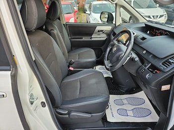 Used Toyota Voxy 2013 for sale - 77235383: Photo