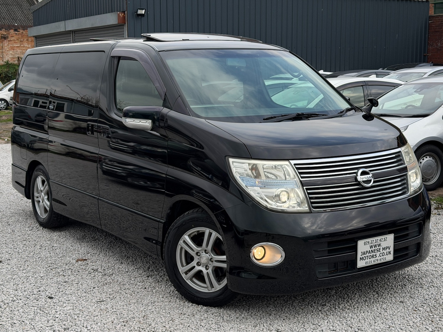 Used Nissan Elgrand 2009 for sale - 76547306: Photo 1
