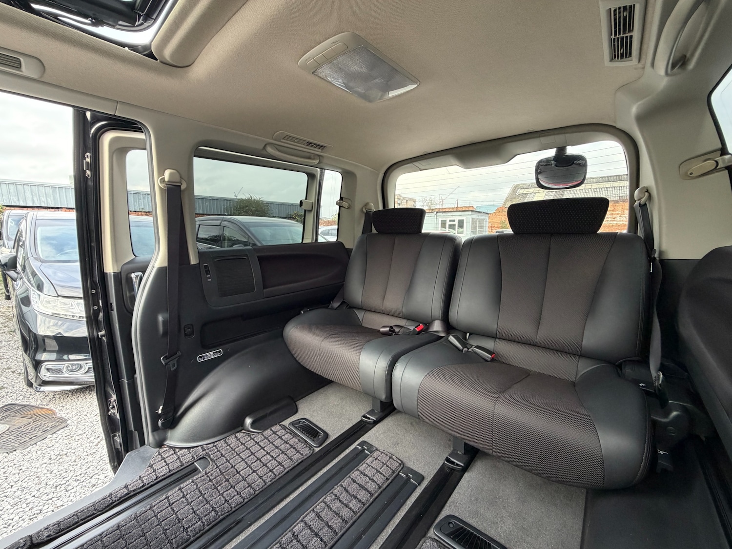 Used Nissan Elgrand 2009 for sale - 76547306: Photo 21