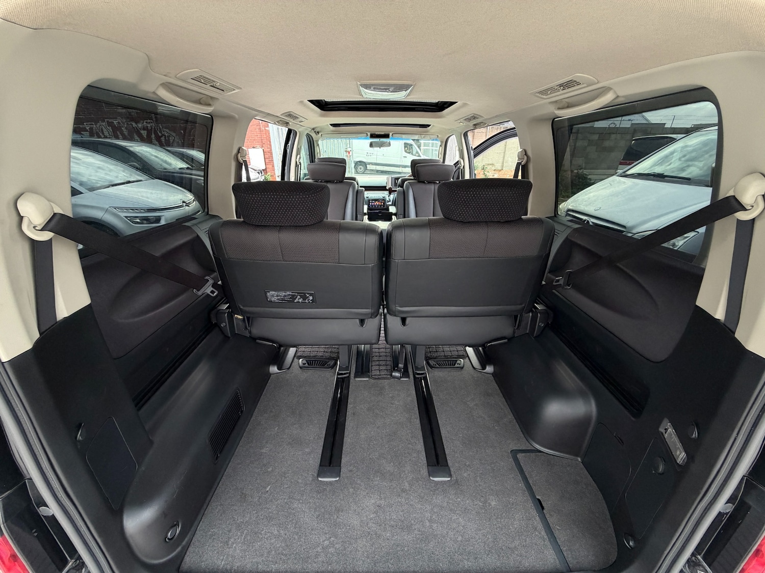 Used Nissan Elgrand 2009 for sale - 76547306: Photo 22