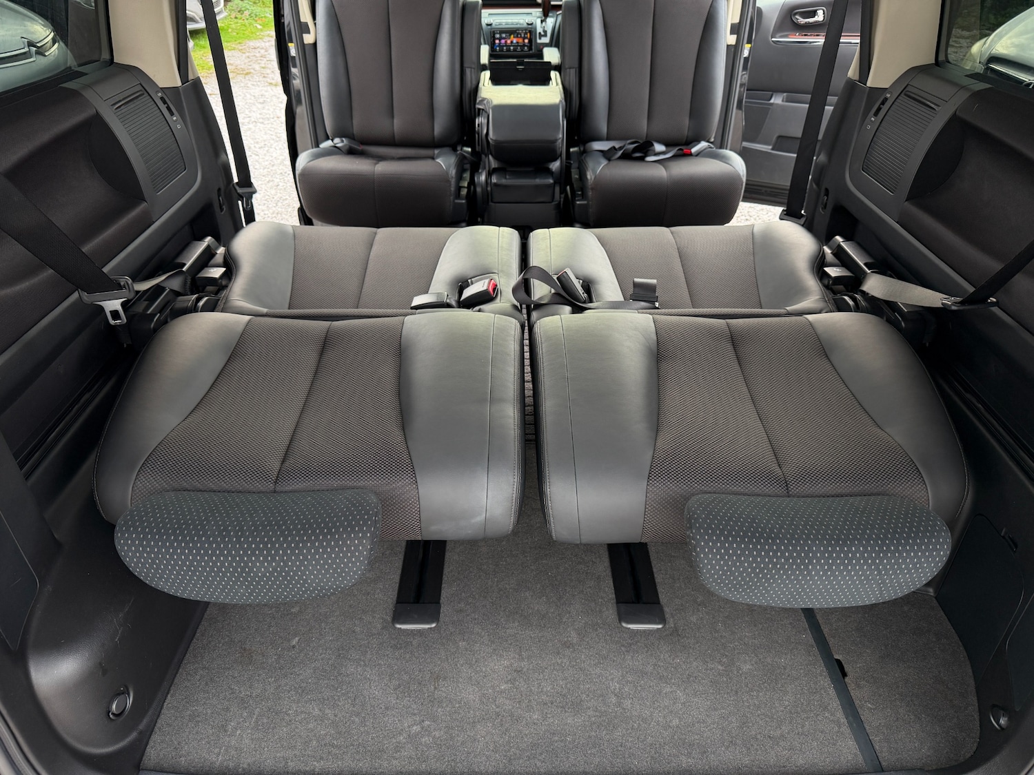 Used Nissan Elgrand 2009 for sale - 76547306: Photo 23