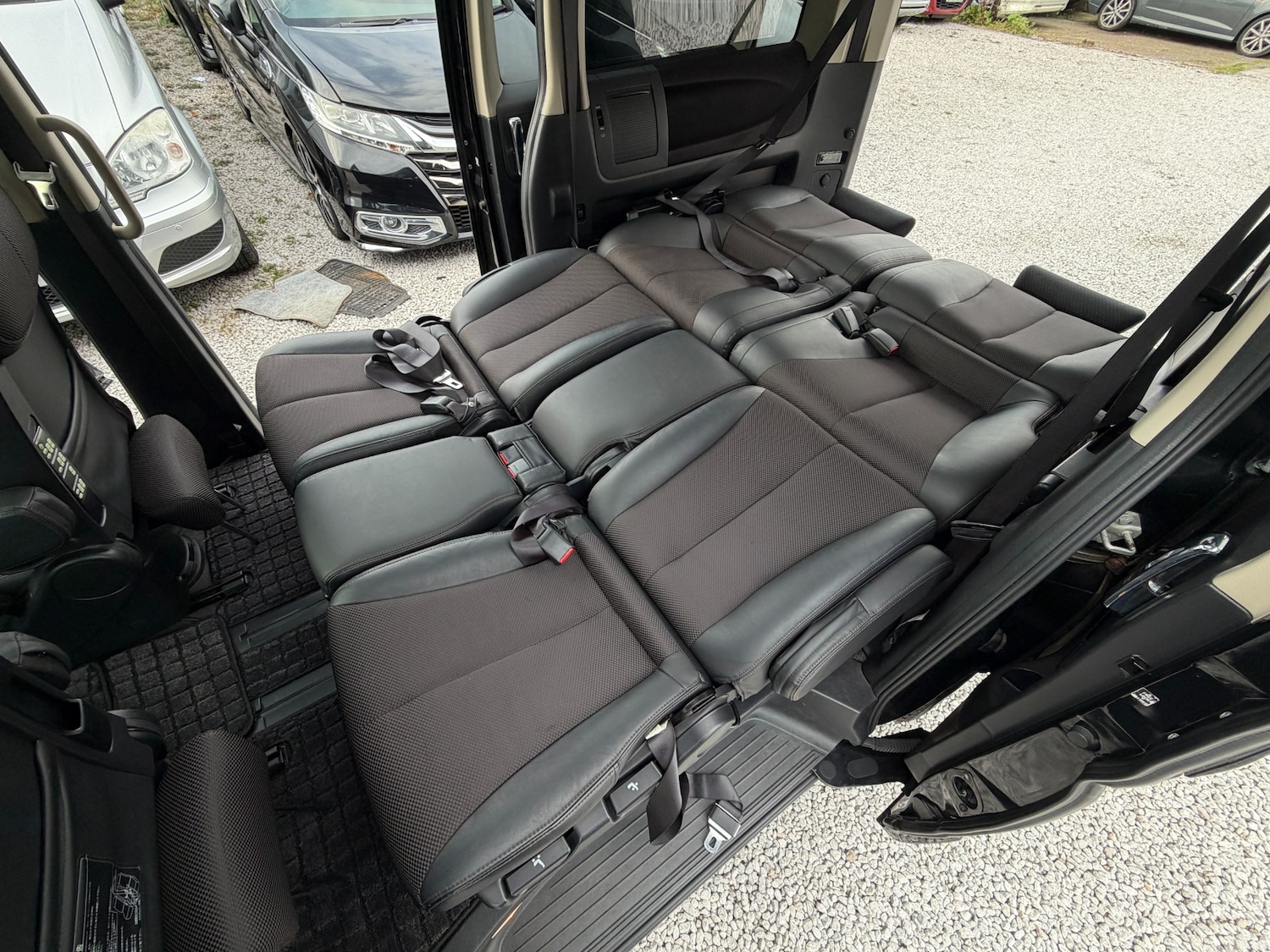 Used Nissan Elgrand 2009 for sale - 76547306: Photo 25