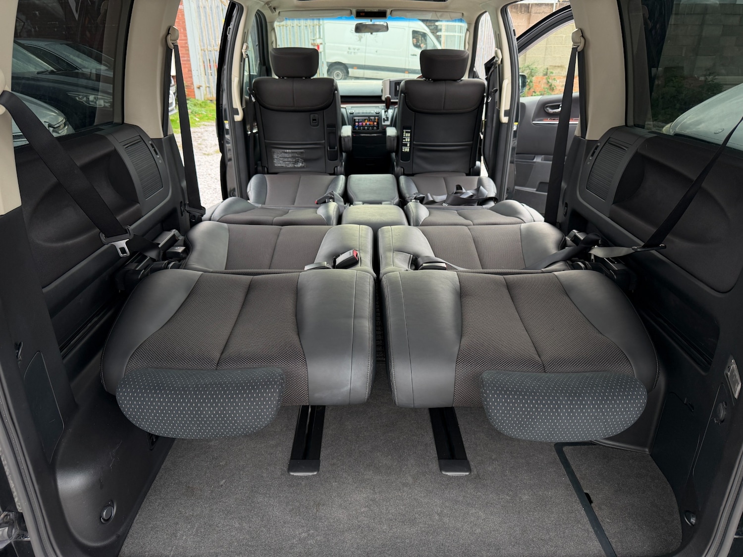 Used Nissan Elgrand 2009 for sale - 76547306: Photo 26