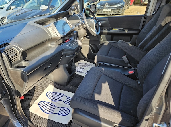 Used Honda Stepwagon 2012 for sale - 71414440: Photo 5