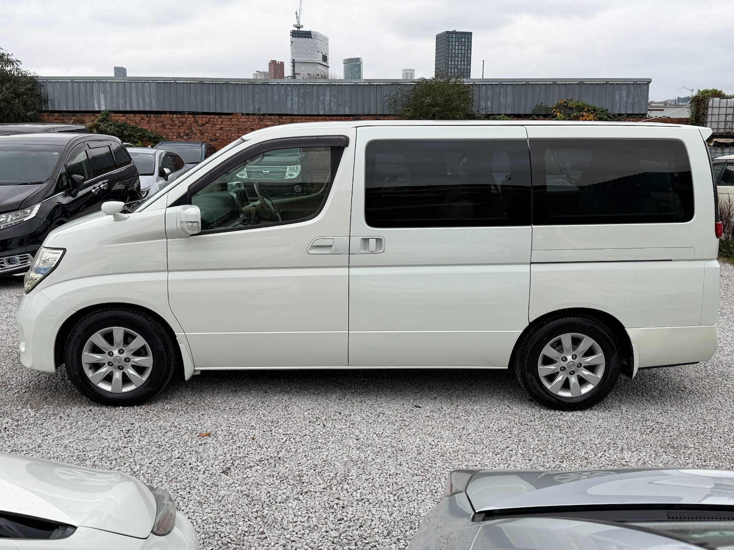 Used Nissan Elgrand 2010 for sale - 76547761: Photo 11