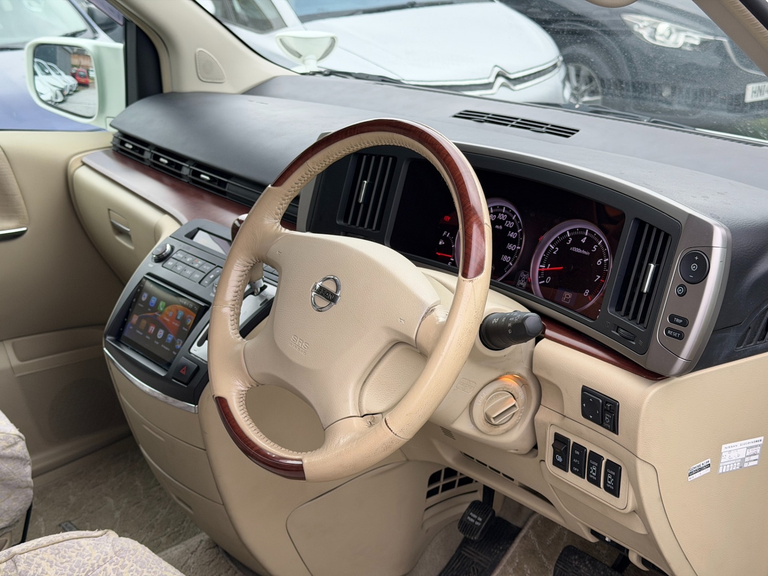 Used Nissan Elgrand 2010 for sale - 76547761: Photo 12