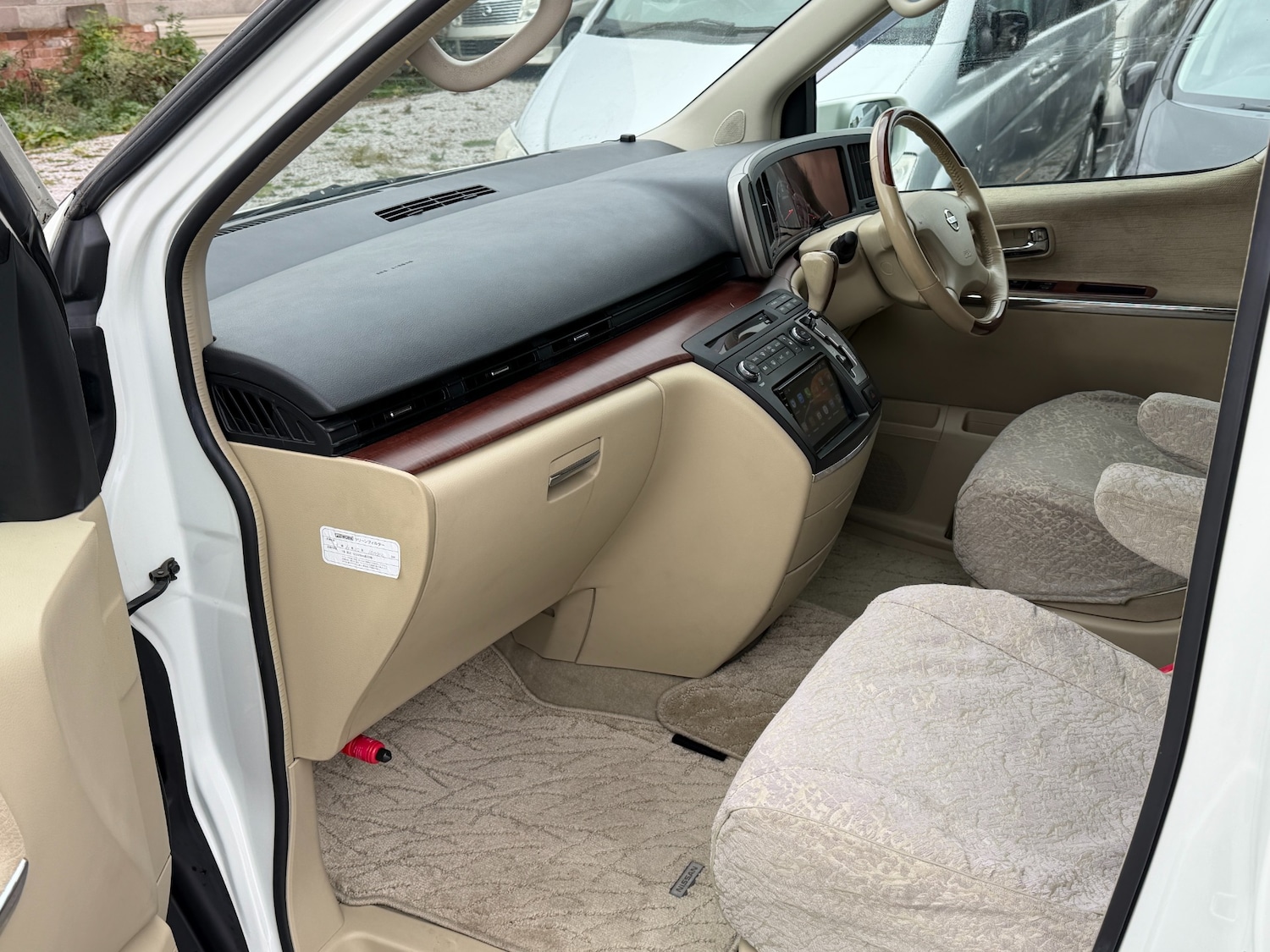 Used Nissan Elgrand 2010 for sale - 76547761: Photo 14