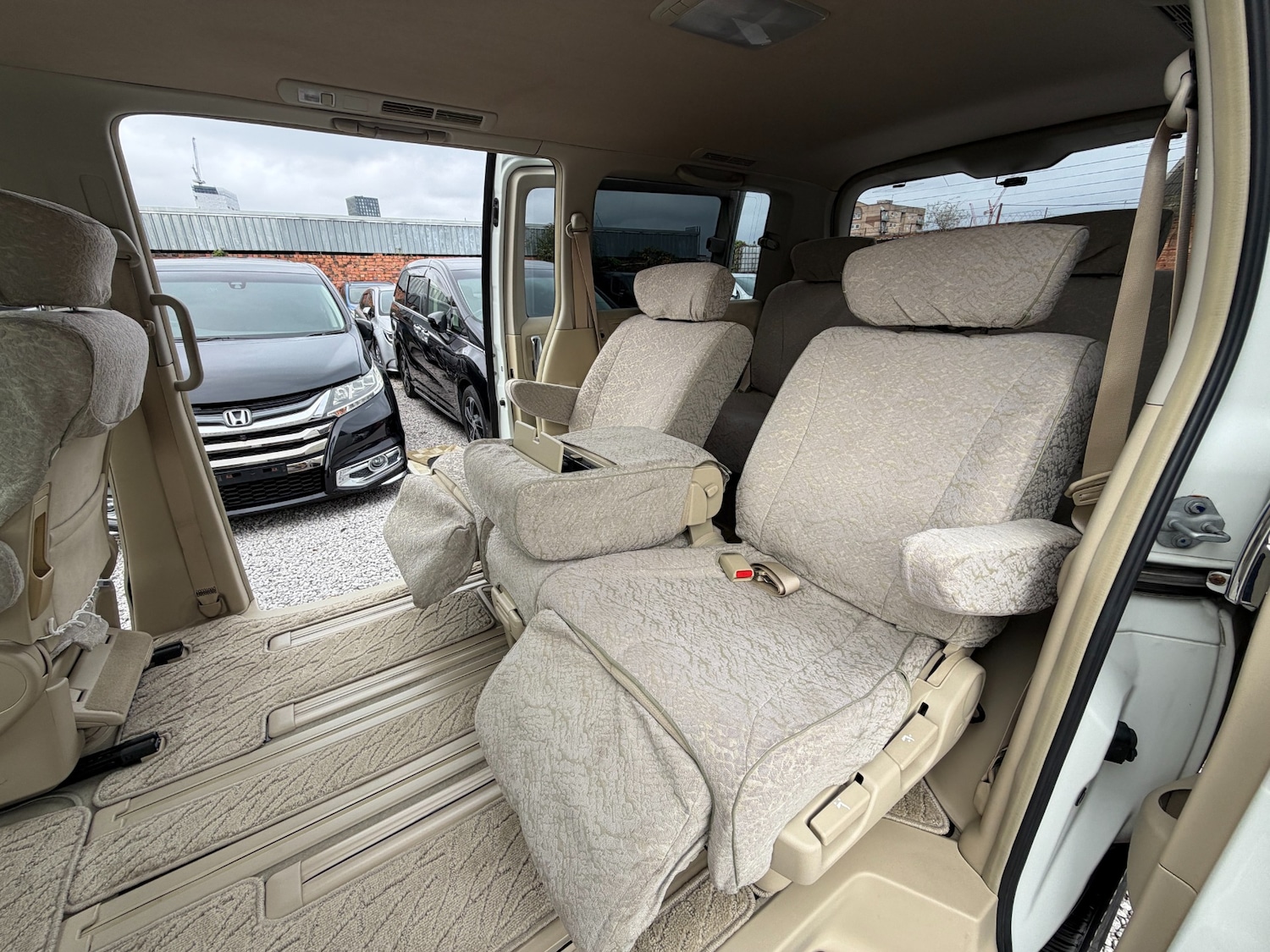 Used Nissan Elgrand 2010 for sale - 76547761: Photo 17