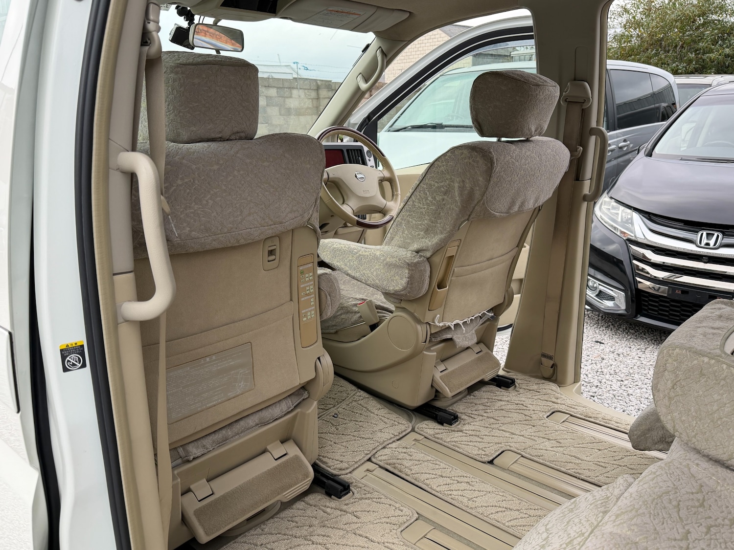 Used Nissan Elgrand 2010 for sale - 76547761: Photo 18