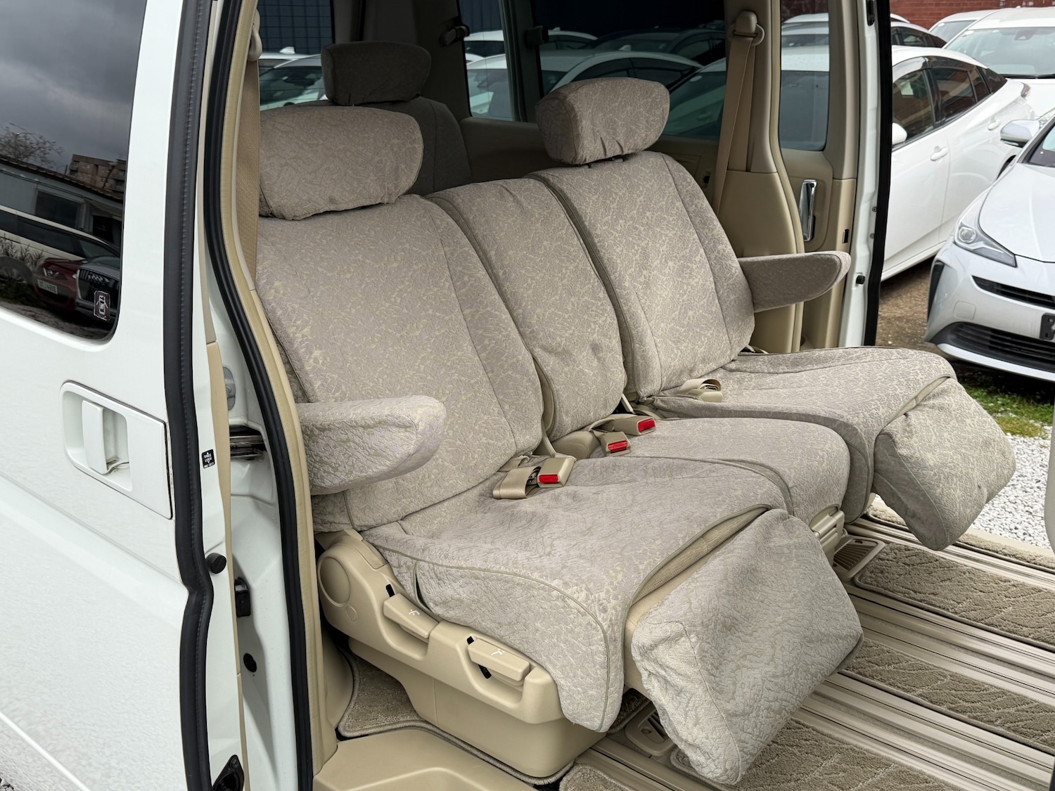 Used Nissan Elgrand 2010 for sale - 76547761: Photo 19