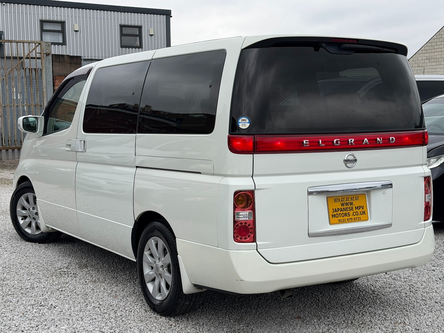 Used Nissan Elgrand 2010 for sale - 76547761: Photo 2