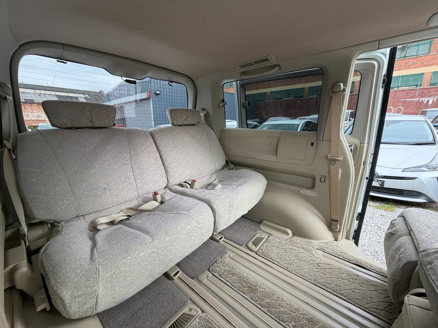 Used Nissan Elgrand 2010 for sale - 76547761: Photo 23