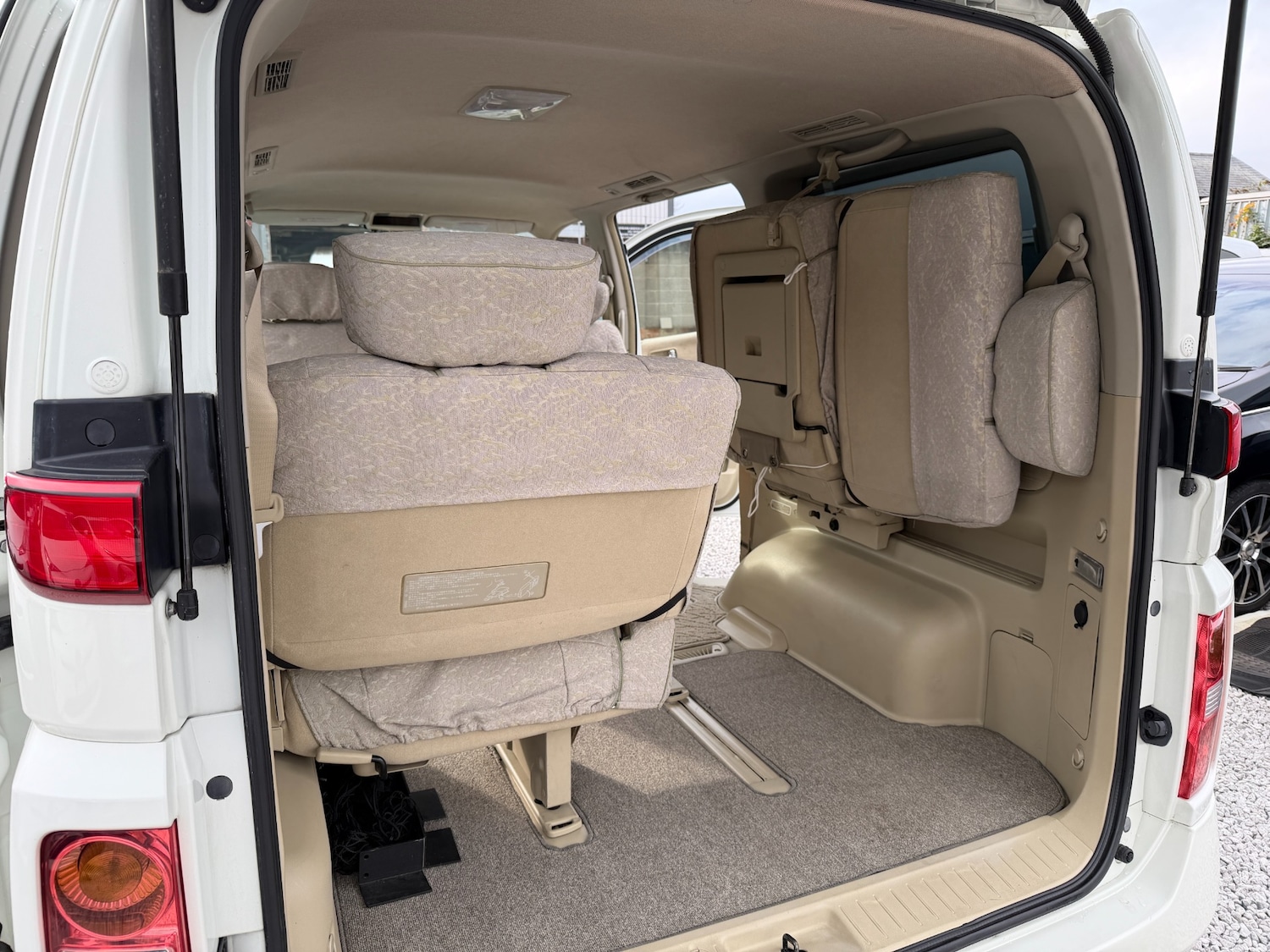 Used Nissan Elgrand 2010 for sale - 76547761: Photo 25