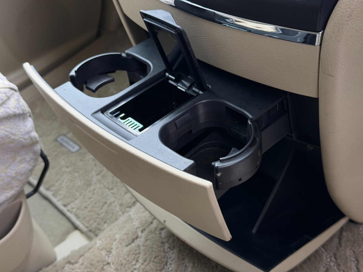 Used Nissan Elgrand 2010 for sale - 76547761: Photo 37