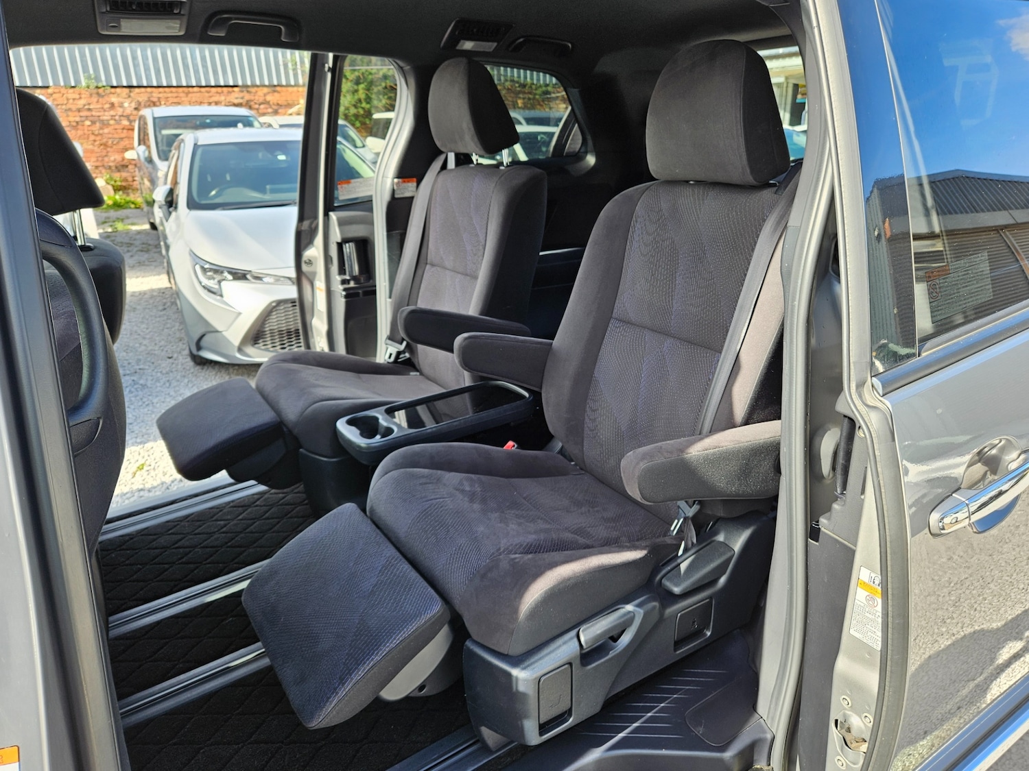 Used Toyota Estima 2017 for sale - 78140532: Photo 24