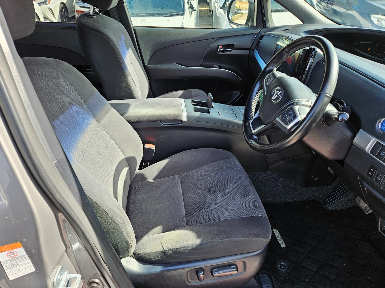 Used Toyota Estima 2017 for sale - 78140532: Photo 8