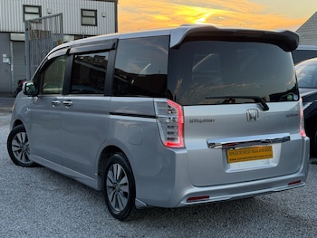 Used Honda Stepwagon 2012 for sale - 76104321: Photo 2