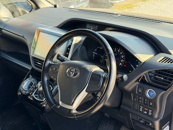 Used Toyota Voxy 2018 for sale - 78415145: Photo