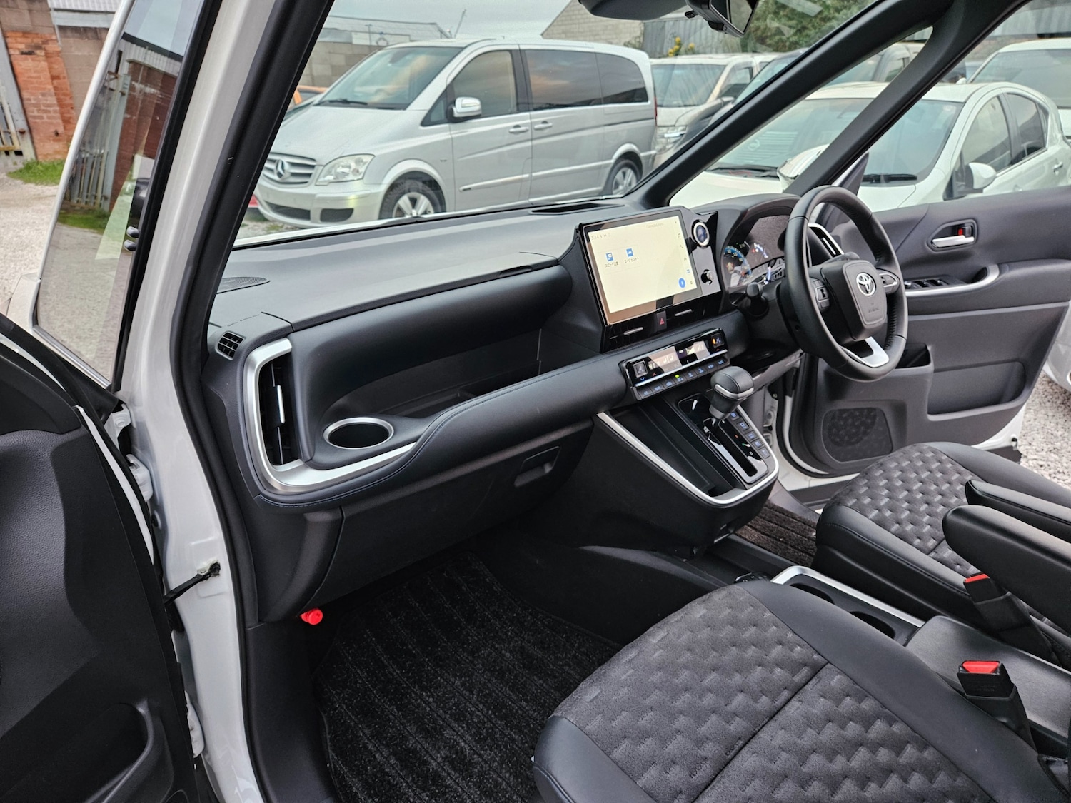 Used Toyota Voxy 2026 for sale - 78141131: Photo 10