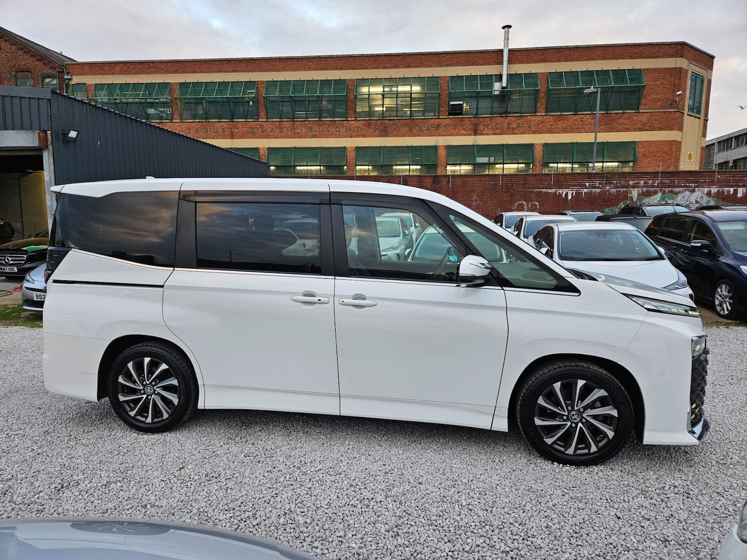 Used Toyota Voxy 2026 for sale - 78141131: Photo 14