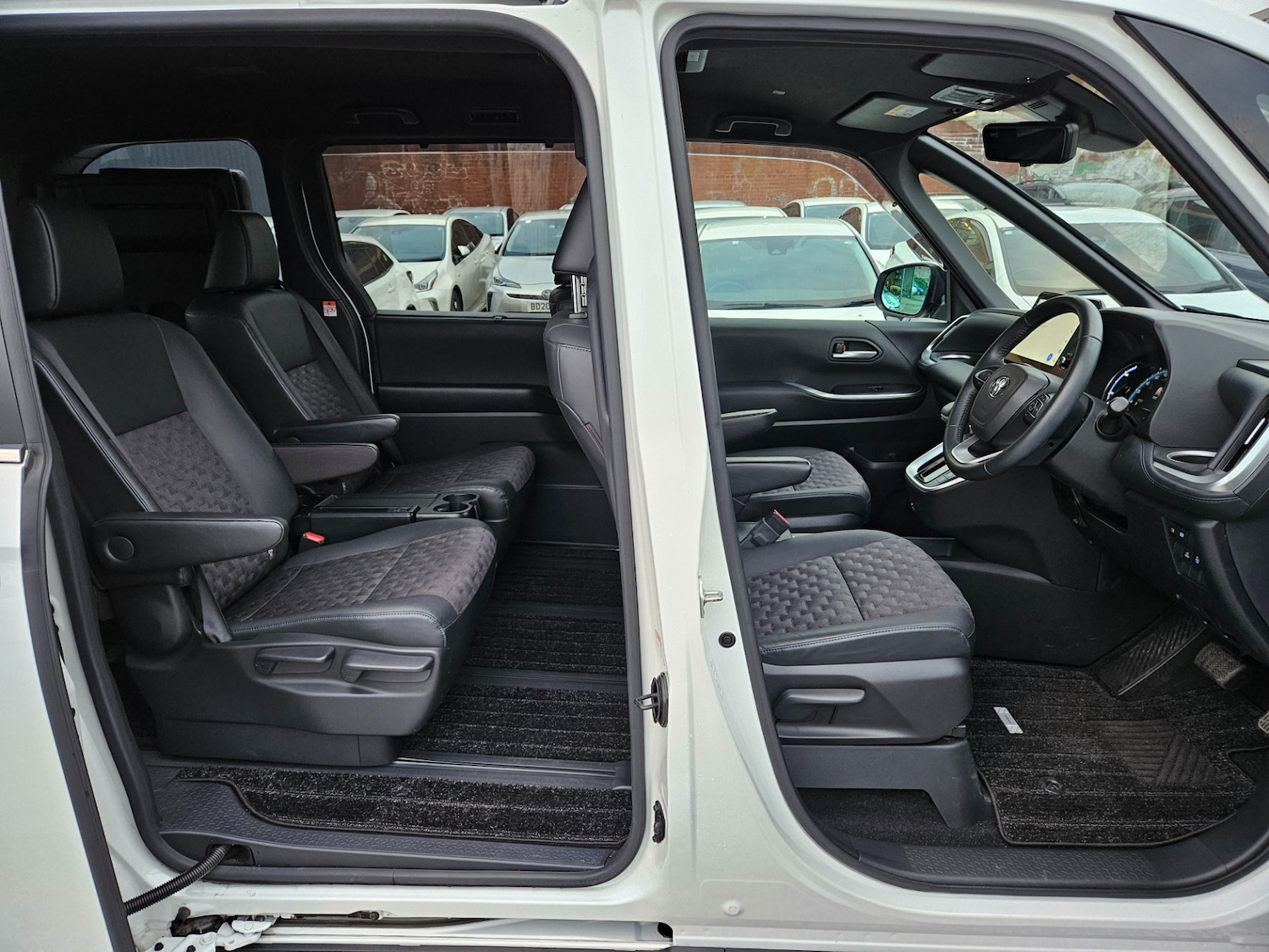 Used Toyota Voxy 2026 for sale - 78141131: Photo 24