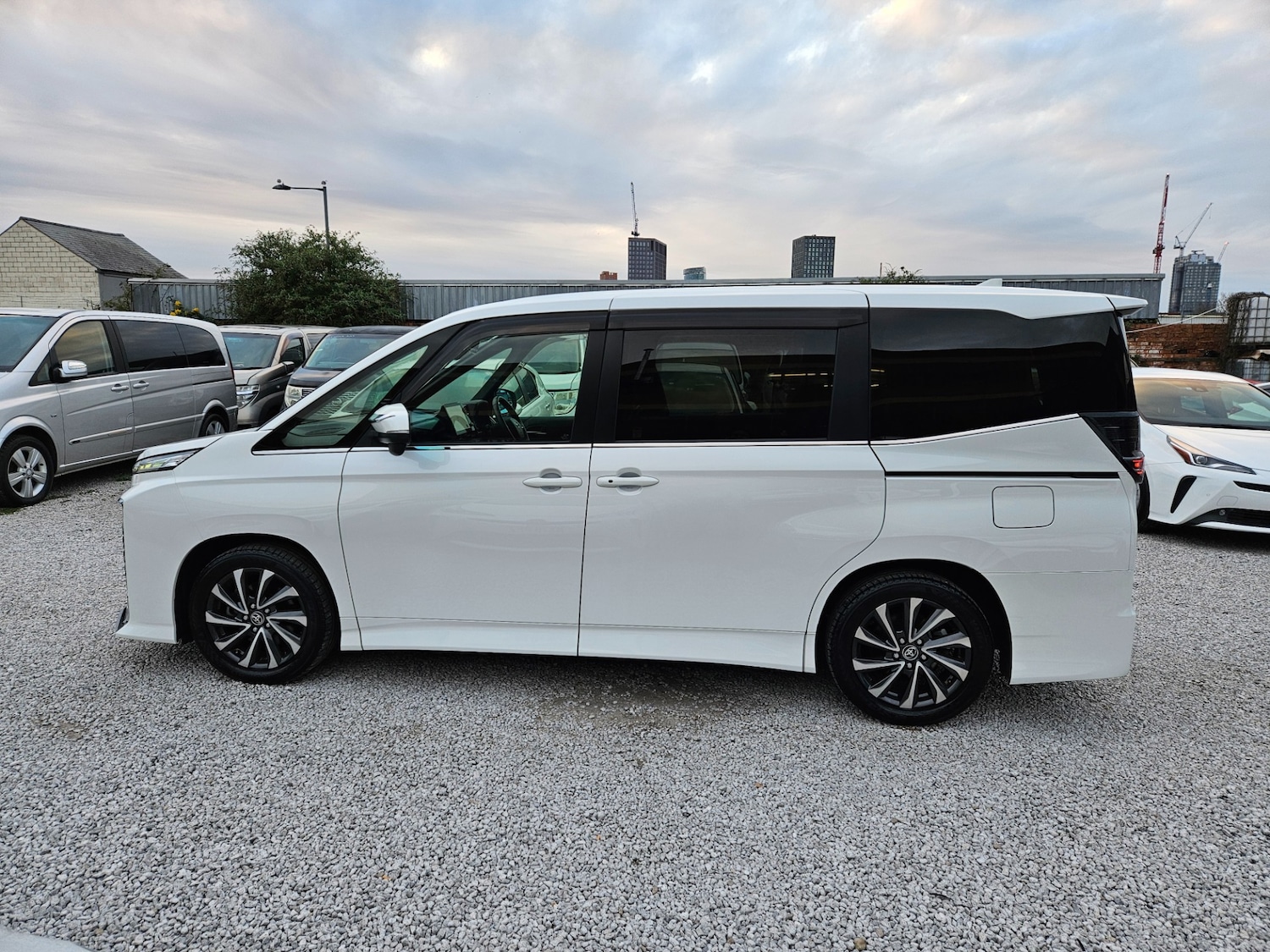 Used Toyota Voxy 2026 for sale - 78141131: Photo 25