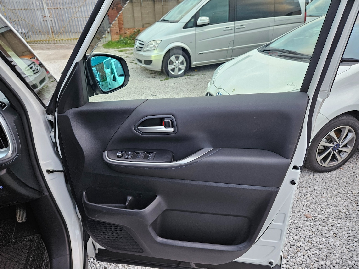 Used Toyota Voxy 2026 for sale - 78141131: Photo 31