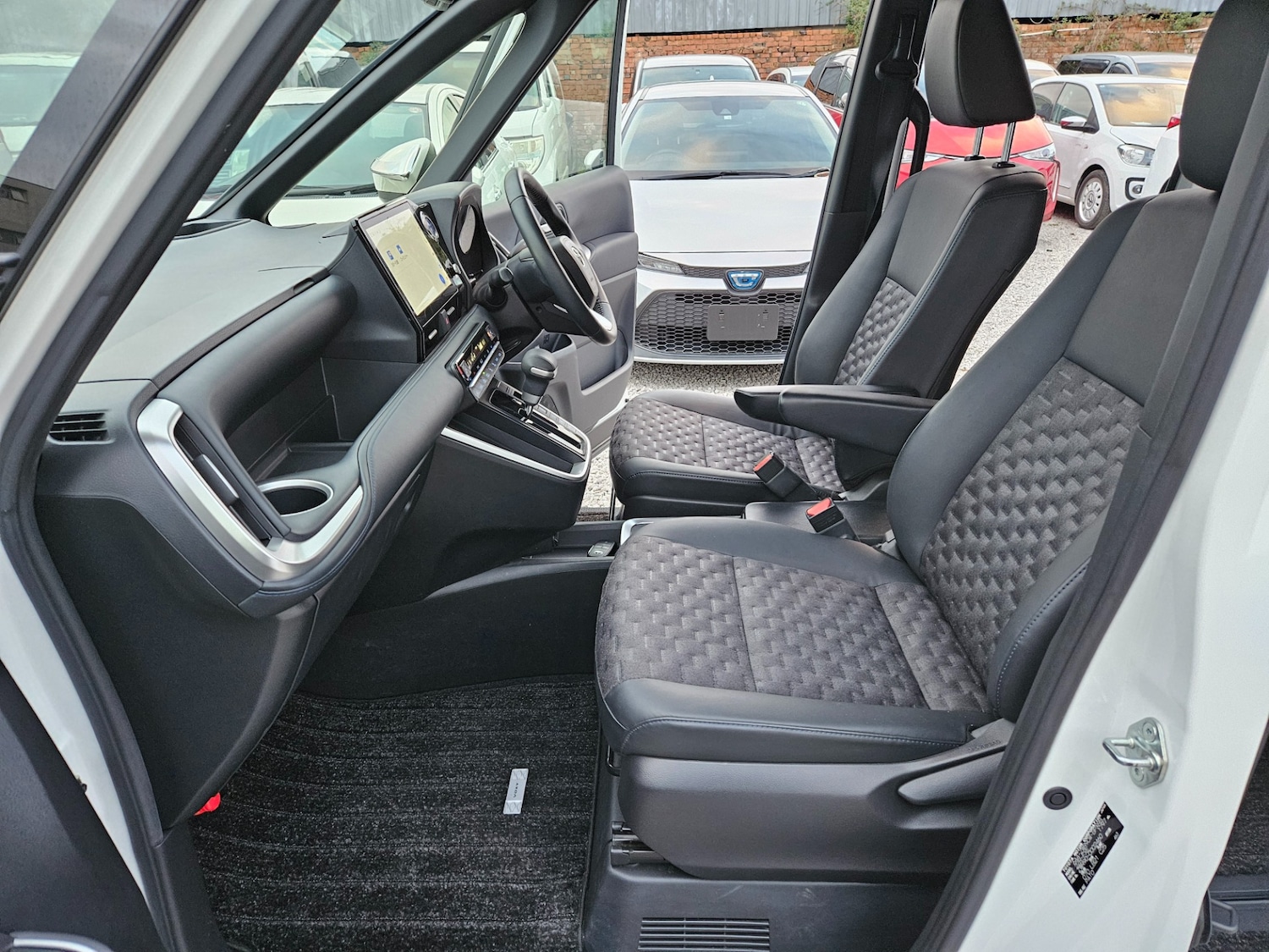 Used Toyota Voxy 2026 for sale - 78141131: Photo 32